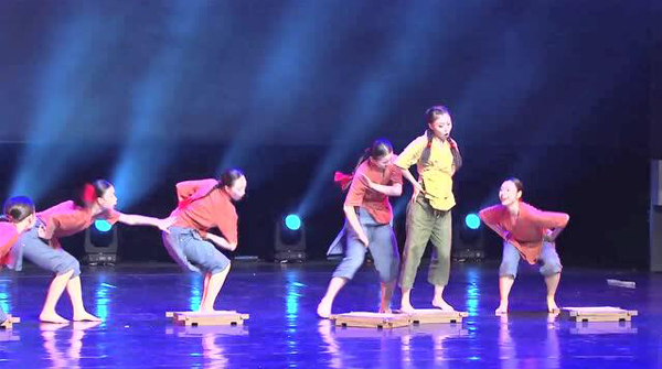 泸州老窖天府中学原创舞蹈《踩曲姑娘》